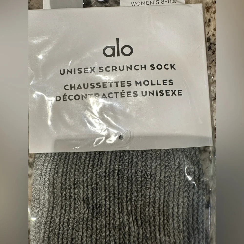 ALO Yoga Athletic Heather Gray Unisex Scrunch Socks Medium NWT (authentic)